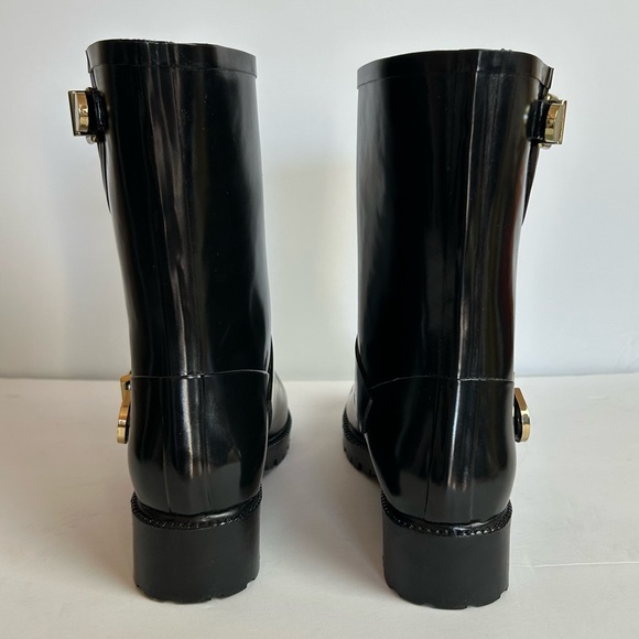 NWOT Vince Camuto Women’s 8m Black Rubber Boots Mid Calf Gold Hardware - Picture 6 of 12